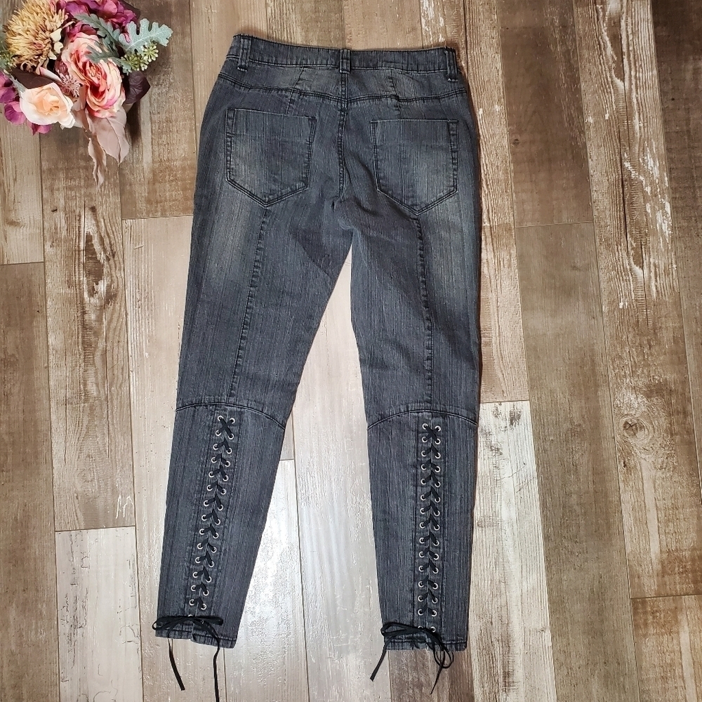 Venus Women’s Size 6 Vintage Black Wash Gray Wash Lace Up Calves Jeans EUC